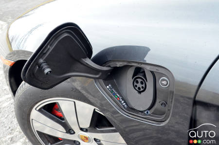 2020 Porsche Taycan 4S, charging port
